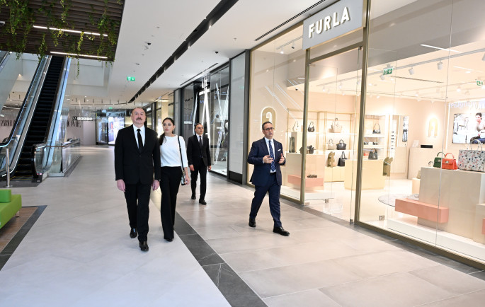 Prezident İlham Əliyev və birinci xanım Mehriban Əliyeva Crescent Mall-un açılışında iştirak ediblər!